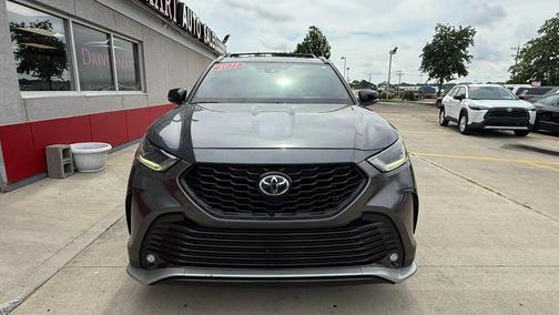 Magnetic Gray Metallic 2021 Toyota Highlander XSE