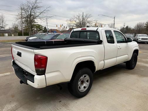 2017 Toyota Tacoma SR
