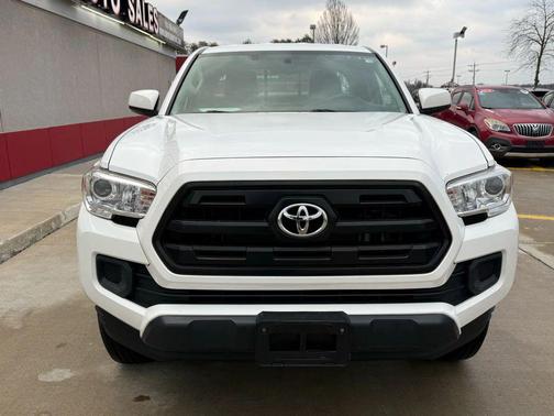 2017 Toyota Tacoma SR