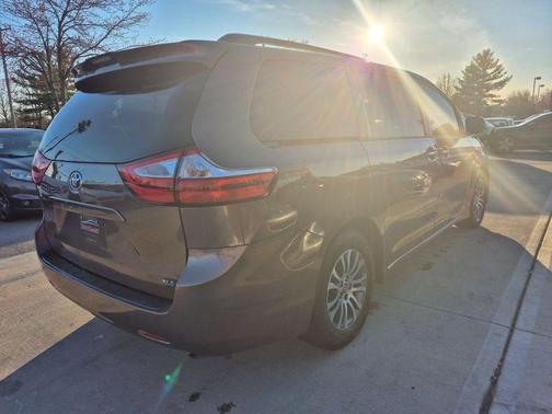2019 Toyota Sienna XLE
