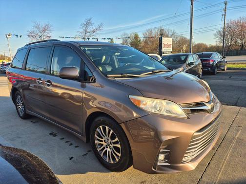 2019 Toyota Sienna XLE