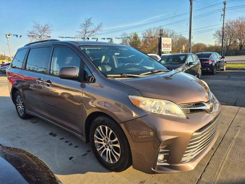2019 Toyota Sienna XLE