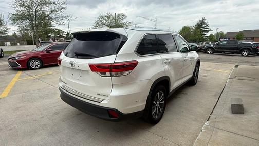 Blizzard Pearl 2019 Toyota Highlander XLE