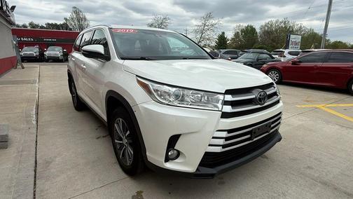 Blizzard Pearl 2019 Toyota Highlander XLE