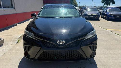 Midnight Black Metallic 2018 Toyota Camry SE