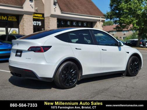 2022 Tesla Model Y Long Range Dual Motor All-Wheel Drive