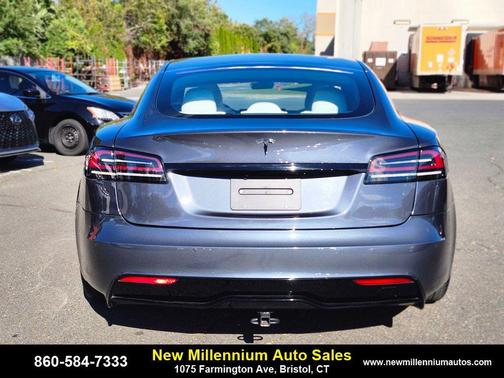 2022 Tesla Model S Base