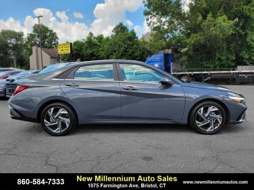 2025 Hyundai ELANTRA SEL