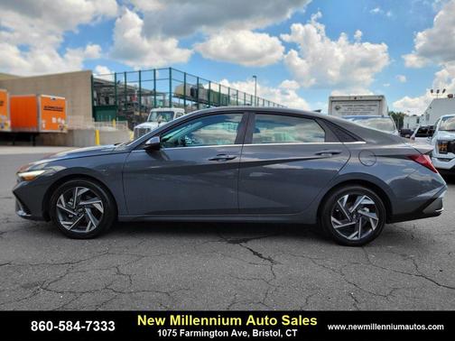 2025 Hyundai ELANTRA SEL