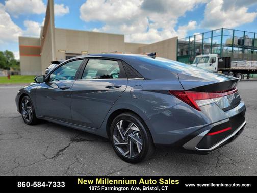 2025 Hyundai ELANTRA SEL