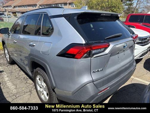 2021 Toyota RAV4 Hybrid XLE