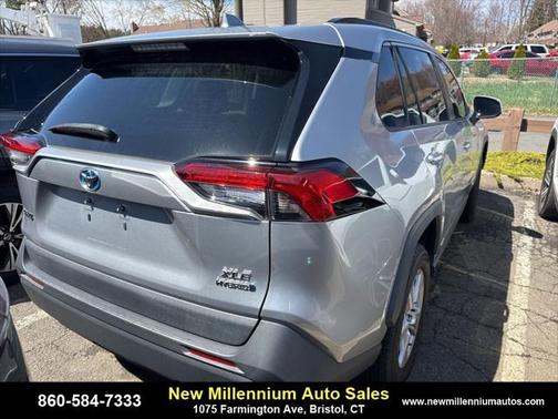 2021 Toyota RAV4 Hybrid XLE