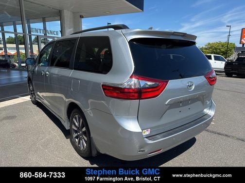 2020 Toyota Sienna XLE