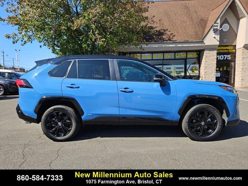 2023 Toyota RAV4 Hybrid SE