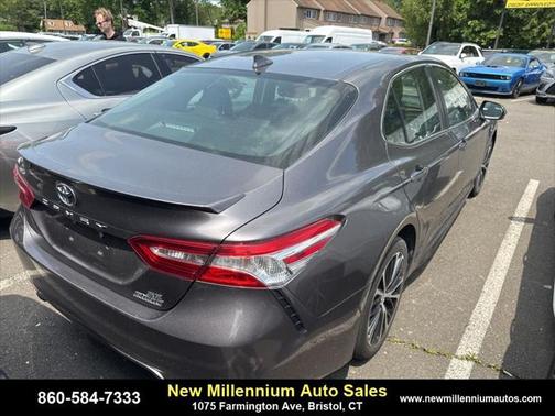 2020 Toyota Camry SE