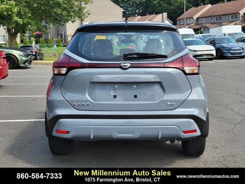 2022 Nissan Kicks SV
