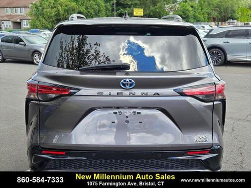 2022 Toyota Sienna XSE 7 Passenger