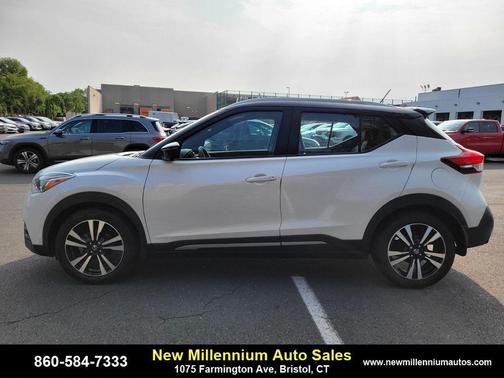 2020 Nissan Kicks SR