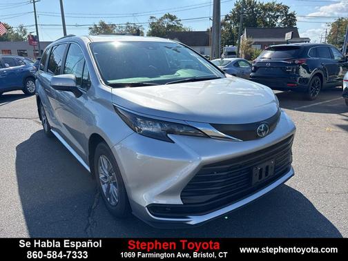 2025 Toyota Sienna LE