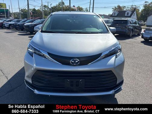 2025 Toyota Sienna LE
