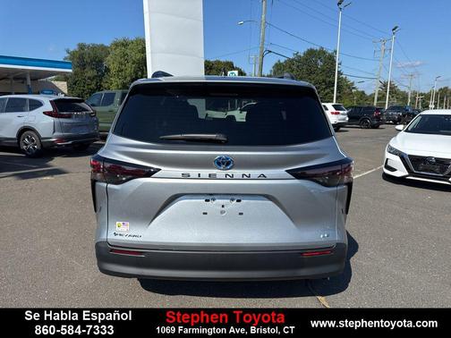 2025 Toyota Sienna LE