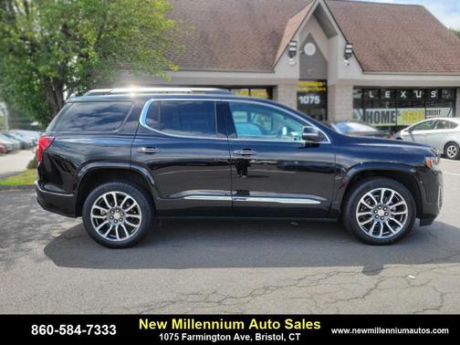 2022 GMC Acadia Denali