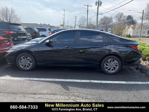 2024 Hyundai ELANTRA SEL