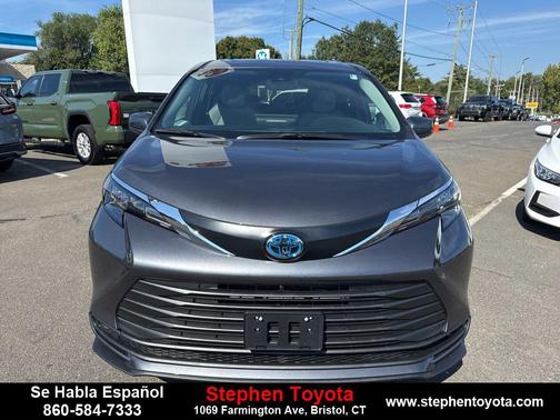 2025 Toyota Sienna LE