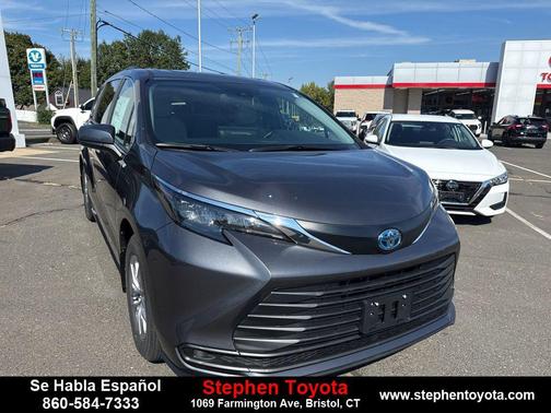 2025 Toyota Sienna LE