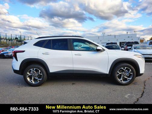 2025 Chevrolet Trax LT