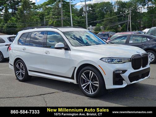 Mineral White Metallic 2021 BMW X7 M50i