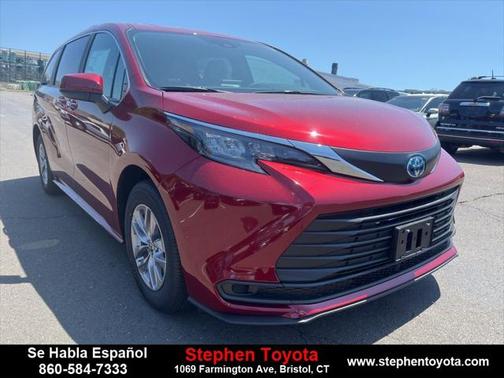 2025 Toyota Sienna LE