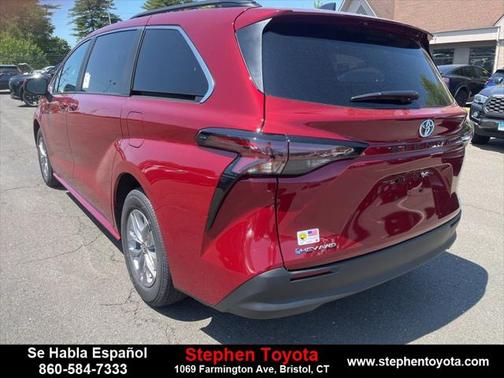 2025 Toyota Sienna LE