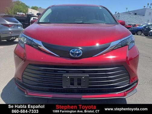 2025 Toyota Sienna LE