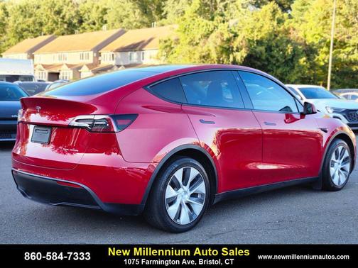 2022 Tesla Model Y Long Range Dual Motor All-Wheel Drive