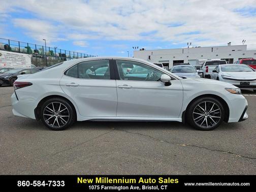 2022 Toyota Camry SE