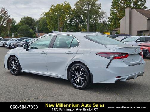 2022 Toyota Camry SE