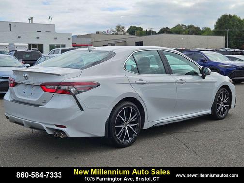 2022 Toyota Camry SE