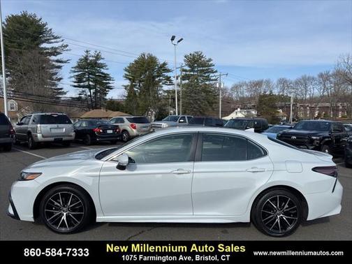 2022 Toyota Camry SE