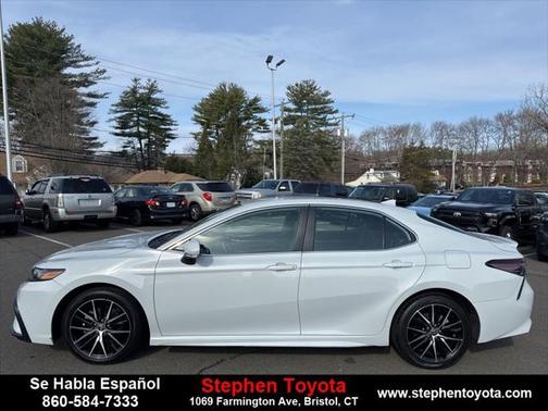 2022 Toyota Camry SE