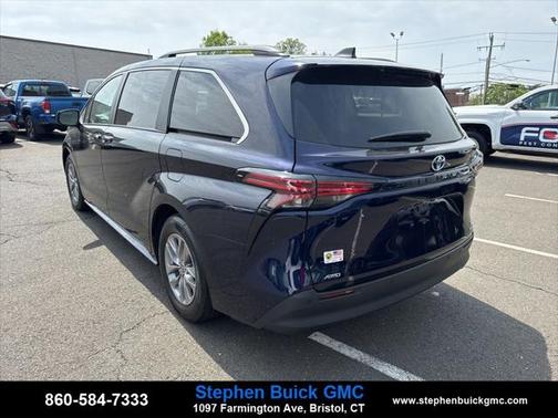 2022 Toyota Sienna XLE 7 Passenger