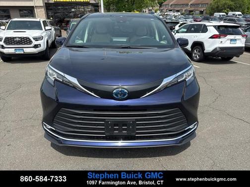 2022 Toyota Sienna XLE 7 Passenger