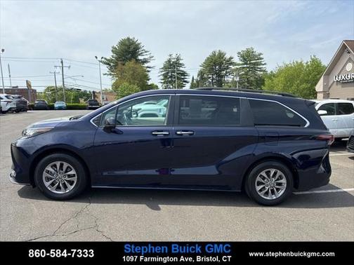 2022 Toyota Sienna XLE 7 Passenger