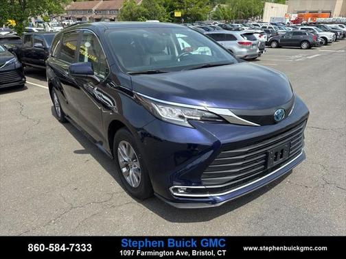 2022 Toyota Sienna XLE 7 Passenger