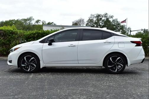 Aspen White Tricoat 2025 Nissan Versa 1.6 S