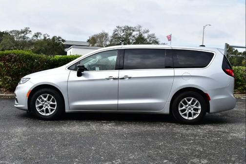 Silver Mist Clearcoat 2024 Chrysler Pacifica Touring L