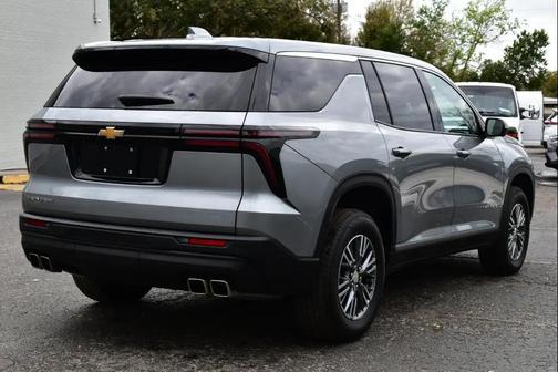 2024 Chevrolet Traverse LS