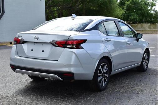 Brilliant Silver Metallic 2025 Nissan Versa 1.6 SV