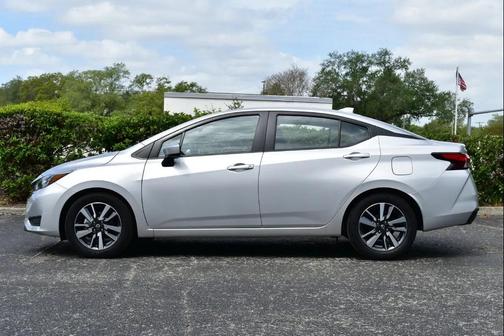 Brilliant Silver Metallic 2025 Nissan Versa 1.6 SV