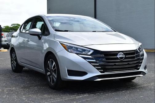 Brilliant Silver Metallic 2025 Nissan Versa 1.6 SV